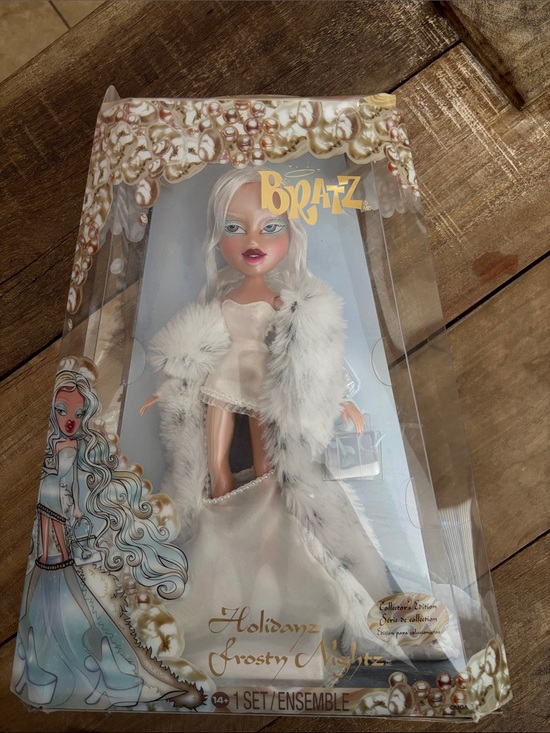 Bratz Other - BRATZ Holudayz Frosty Nightz Cloe Collector’s Edition Set/Ensemble NWT